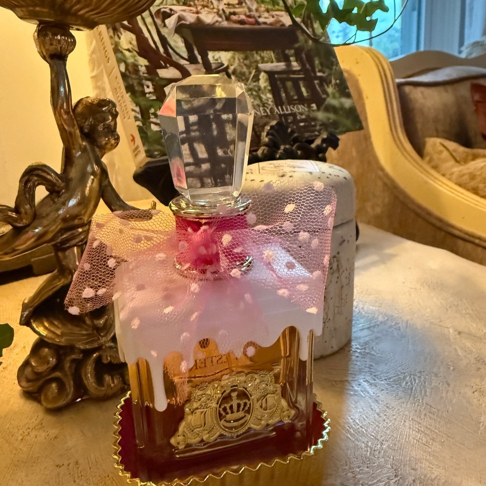 Juicy Couture Sucree Fragrance 
3.4 oz
Brand New